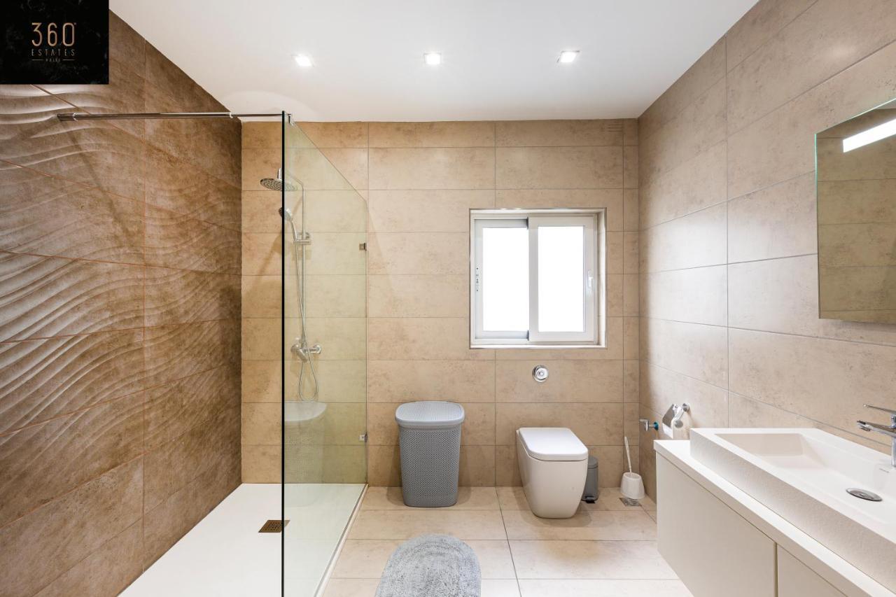 Seafront, Designer Apt With Private Terrace & Wifi By 360 Estates Pietà Extérieur photo